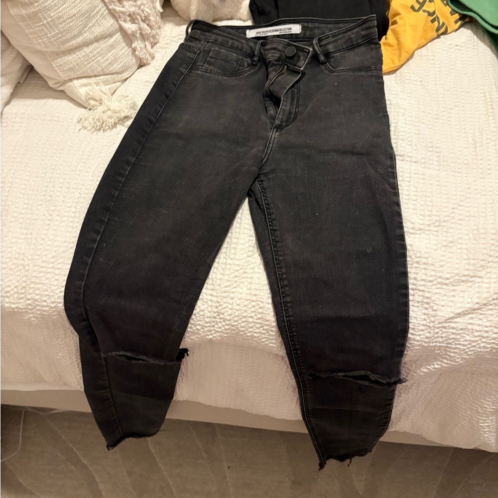 Zara Women's Cropped Black Jeans
